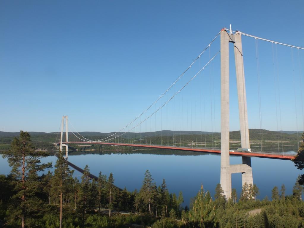 Höga kusten: Bron över Ångermanälven med sina höga pyloner